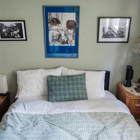 Southeast Portland Comfy & Eclectic Craftsman Home エクステリア 写真