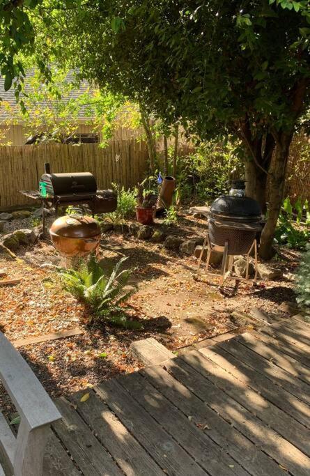 Southeast Portland Comfy & Eclectic Craftsman Home エクステリア 写真