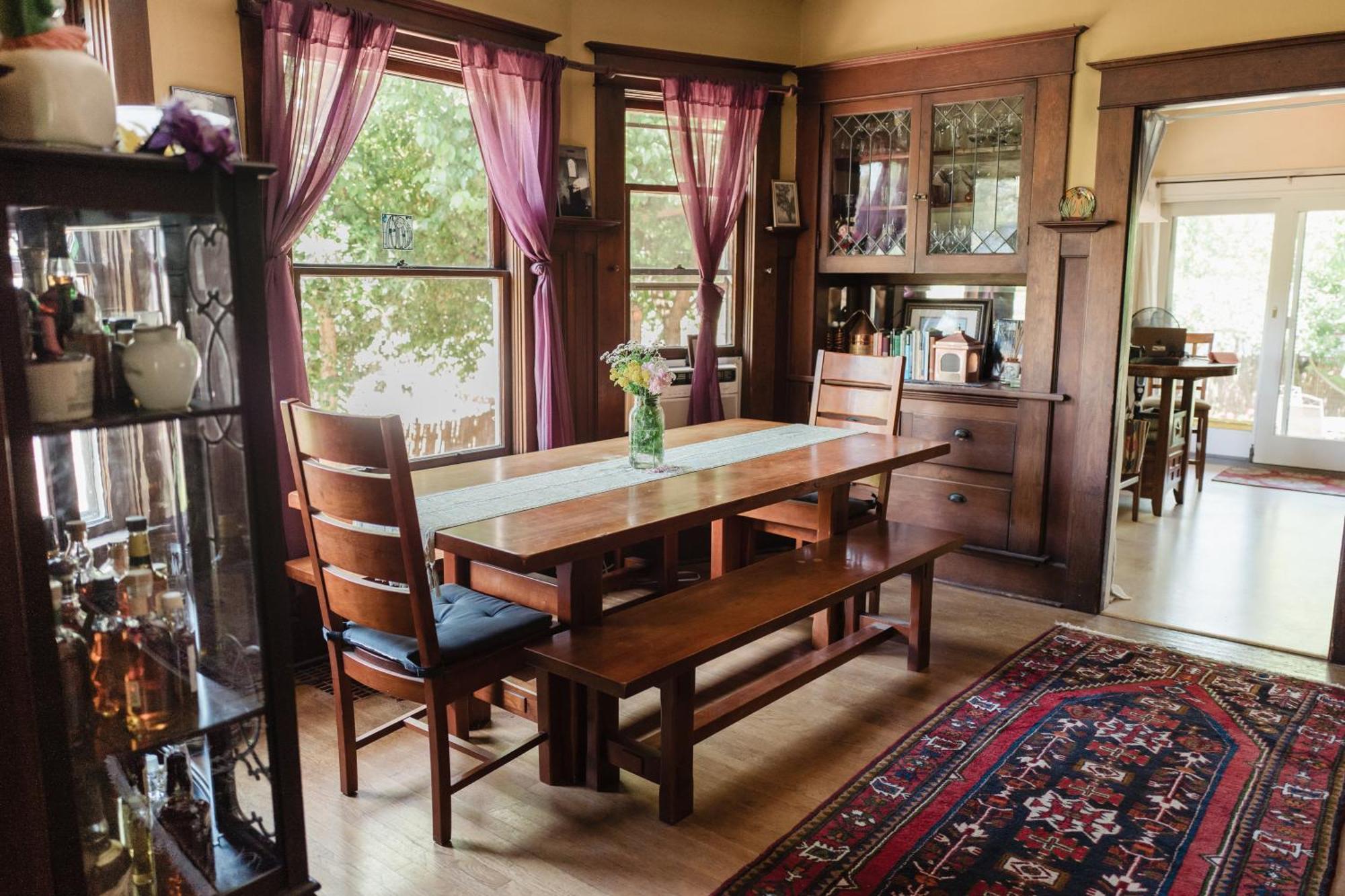 Southeast Portland Comfy & Eclectic Craftsman Home エクステリア 写真