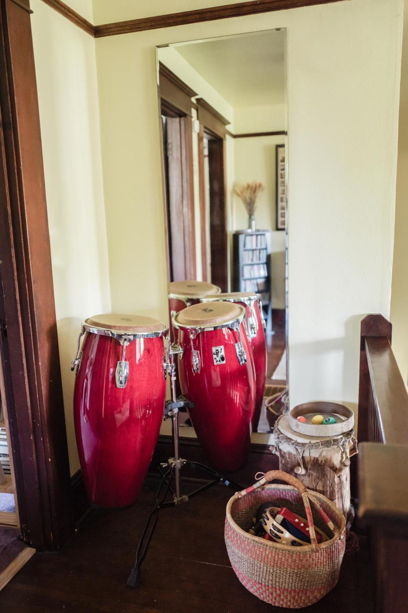 Southeast Portland Comfy & Eclectic Craftsman Home エクステリア 写真