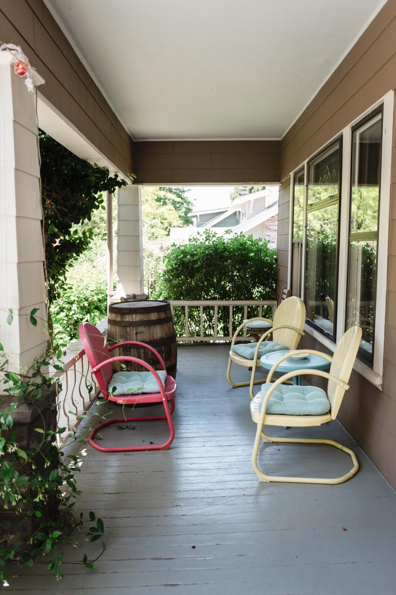 Southeast Portland Comfy & Eclectic Craftsman Home エクステリア 写真