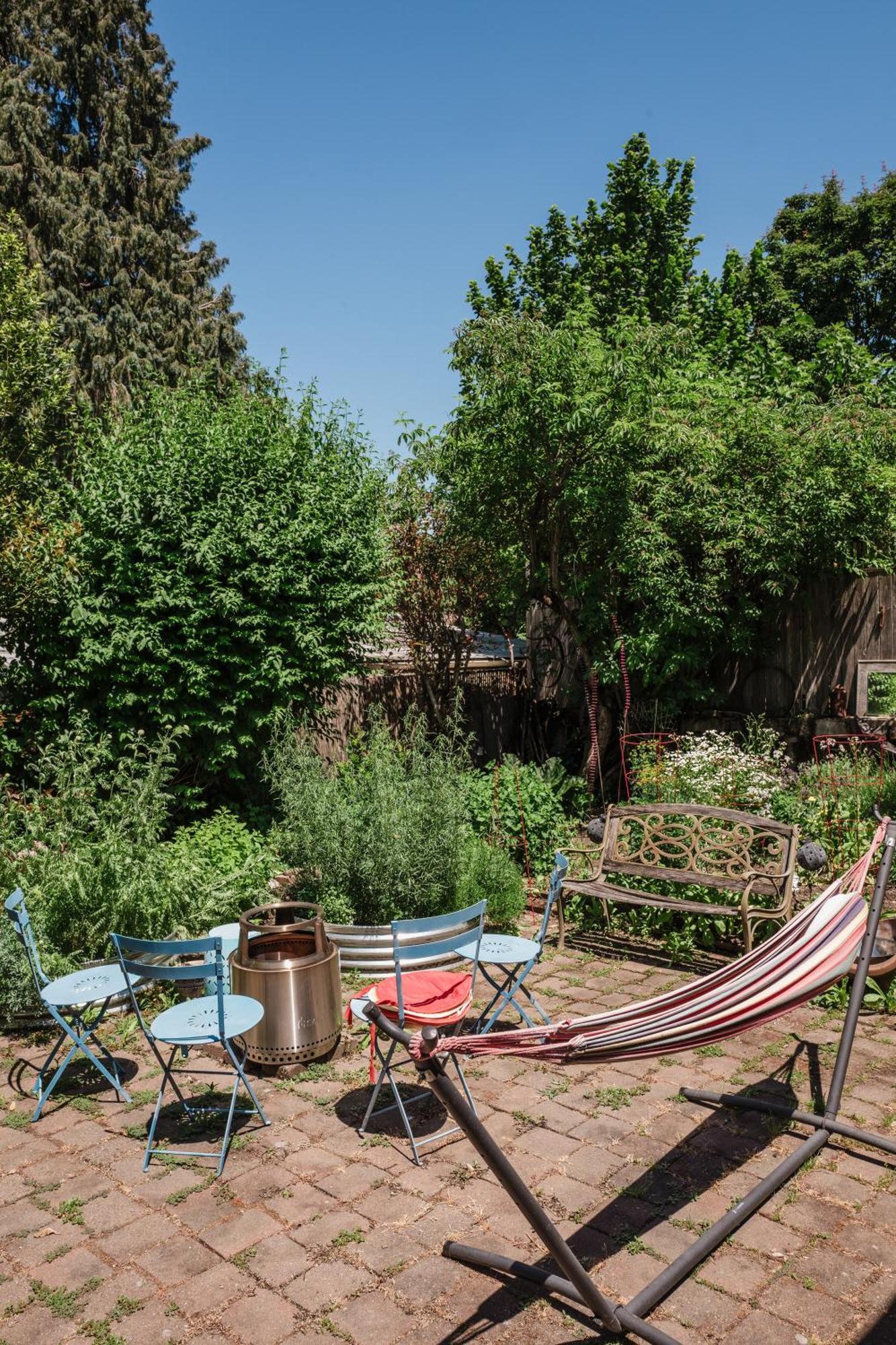 Southeast Portland Comfy & Eclectic Craftsman Home エクステリア 写真