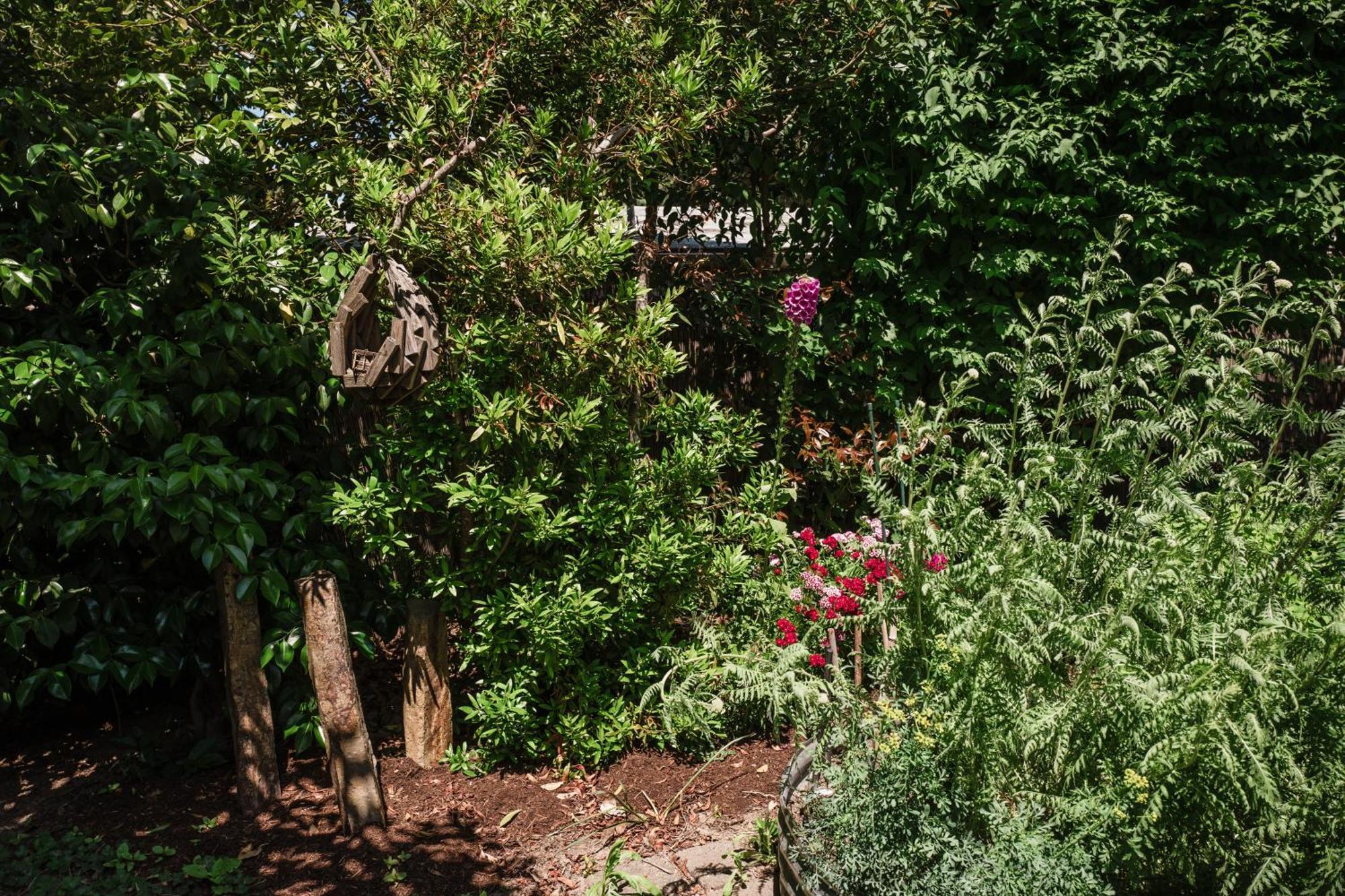 Southeast Portland Comfy & Eclectic Craftsman Home エクステリア 写真