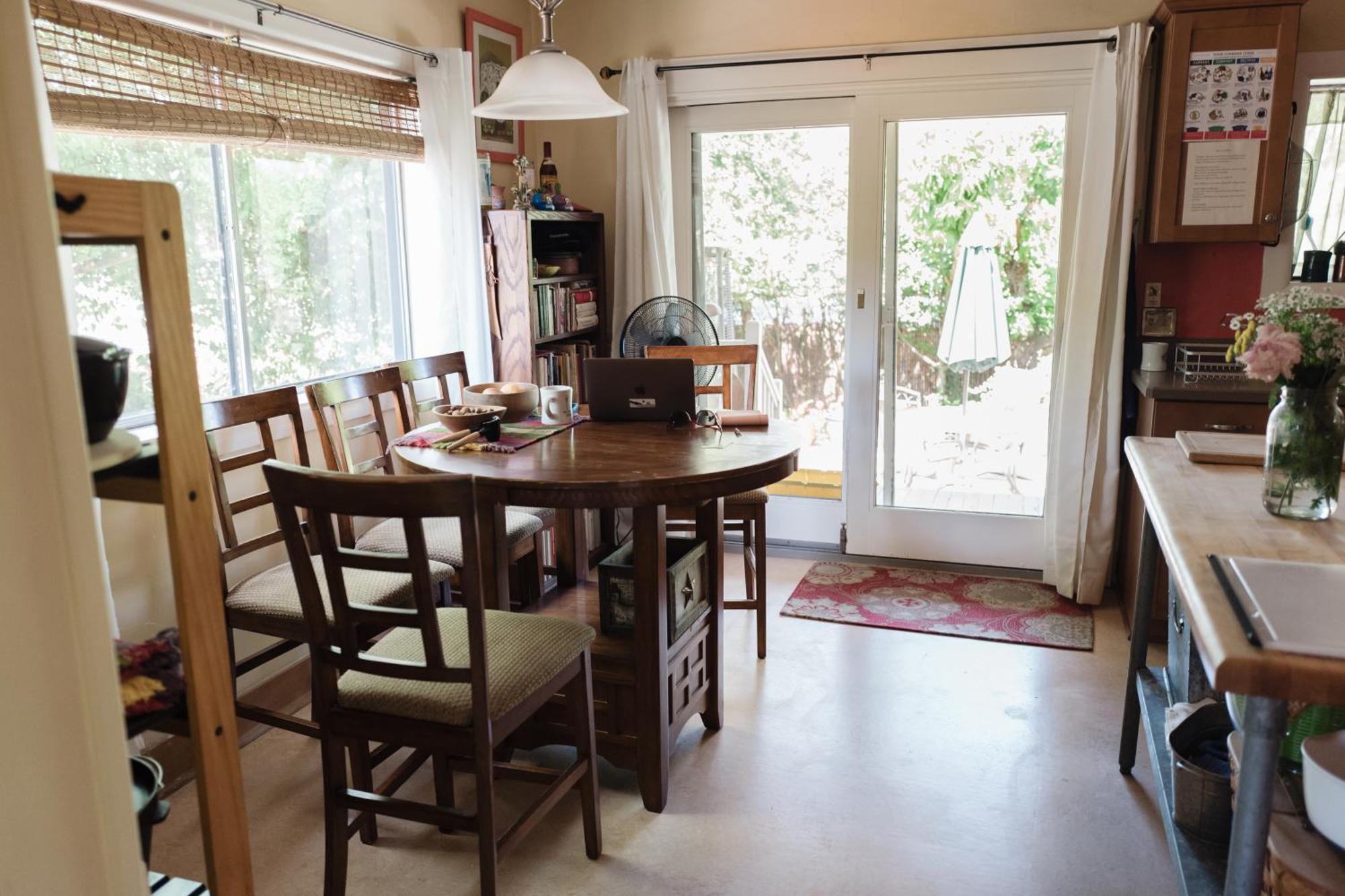 Southeast Portland Comfy & Eclectic Craftsman Home エクステリア 写真