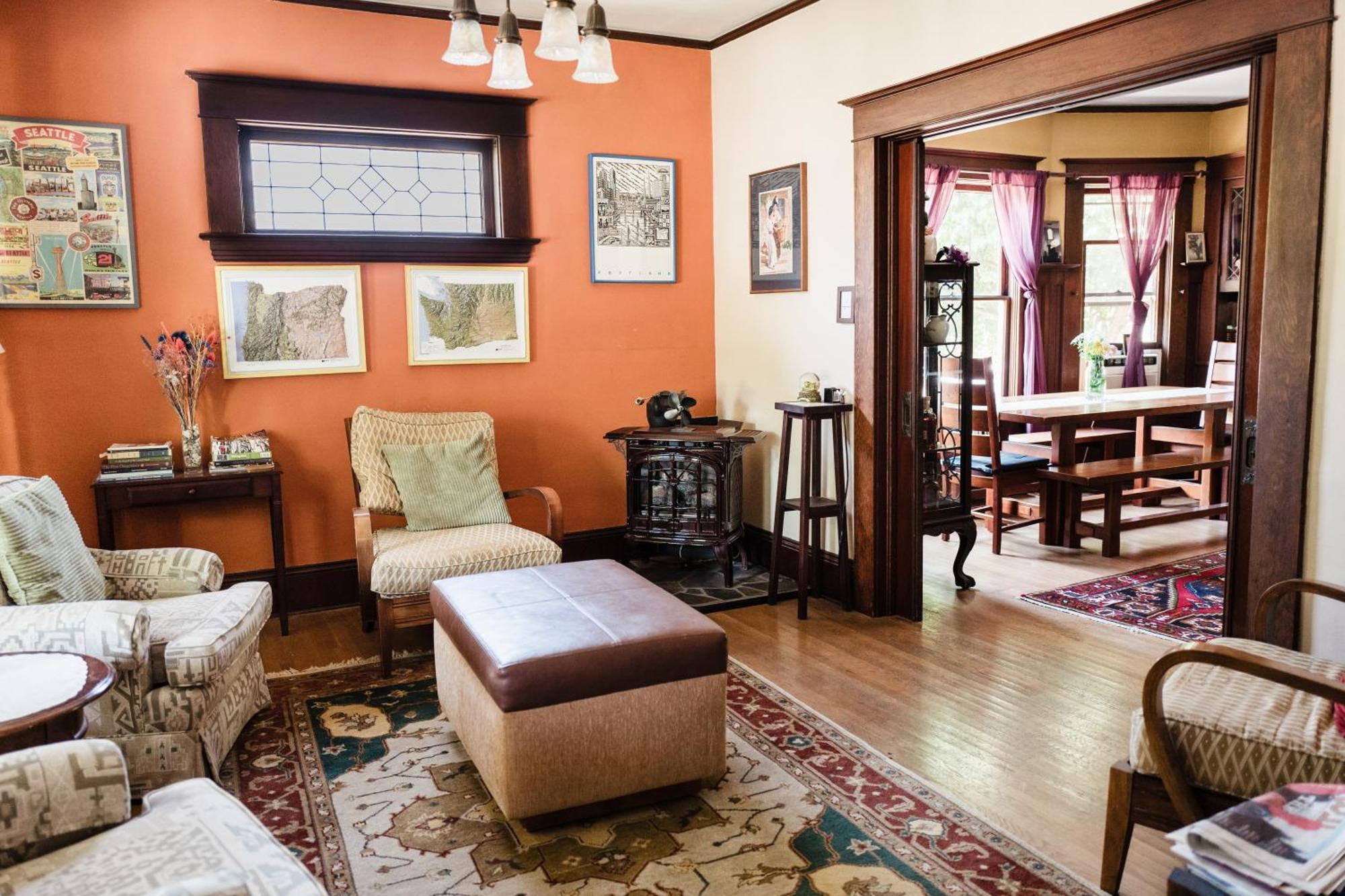 Southeast Portland Comfy & Eclectic Craftsman Home エクステリア 写真