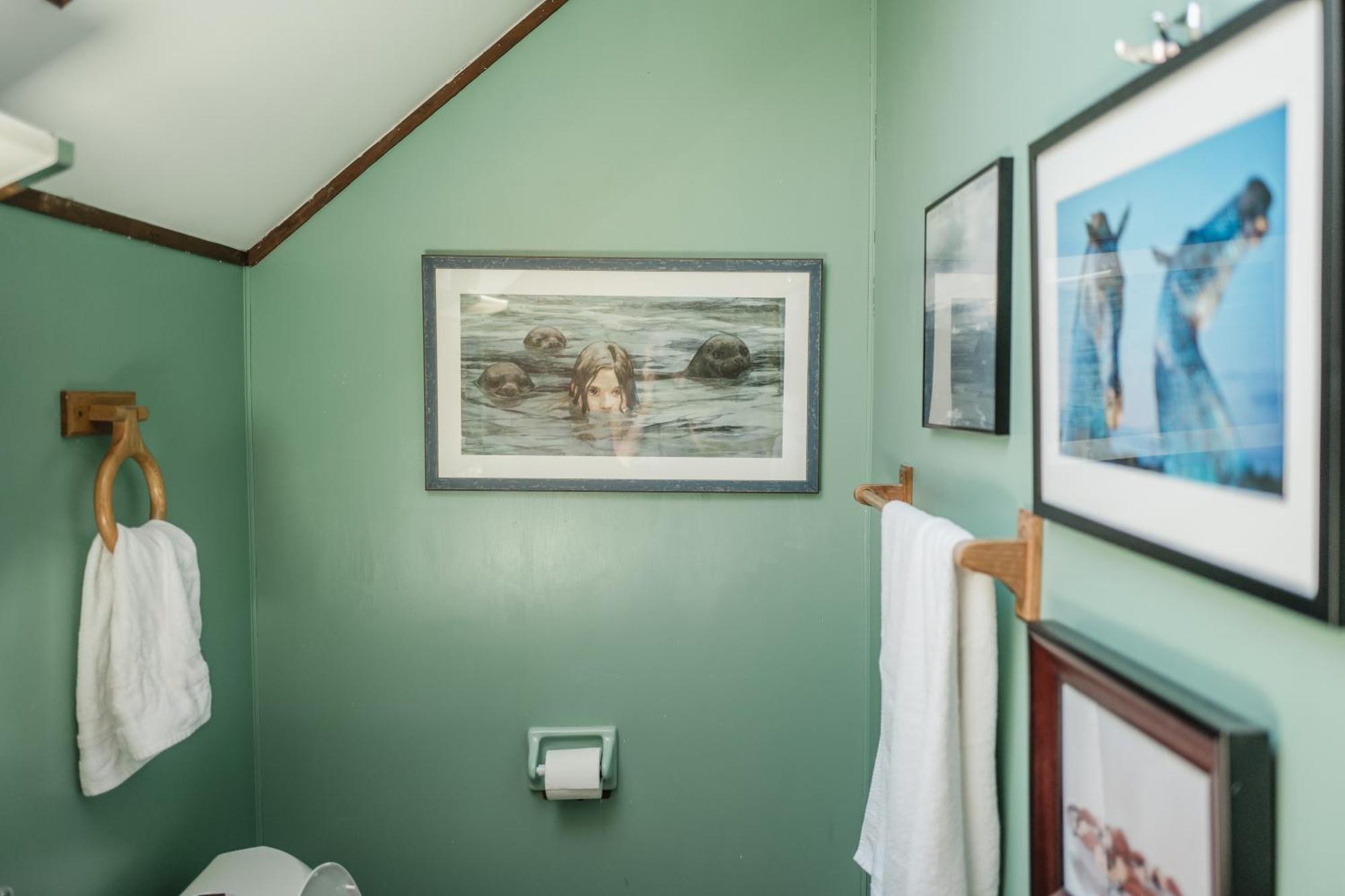 Southeast Portland Comfy & Eclectic Craftsman Home エクステリア 写真