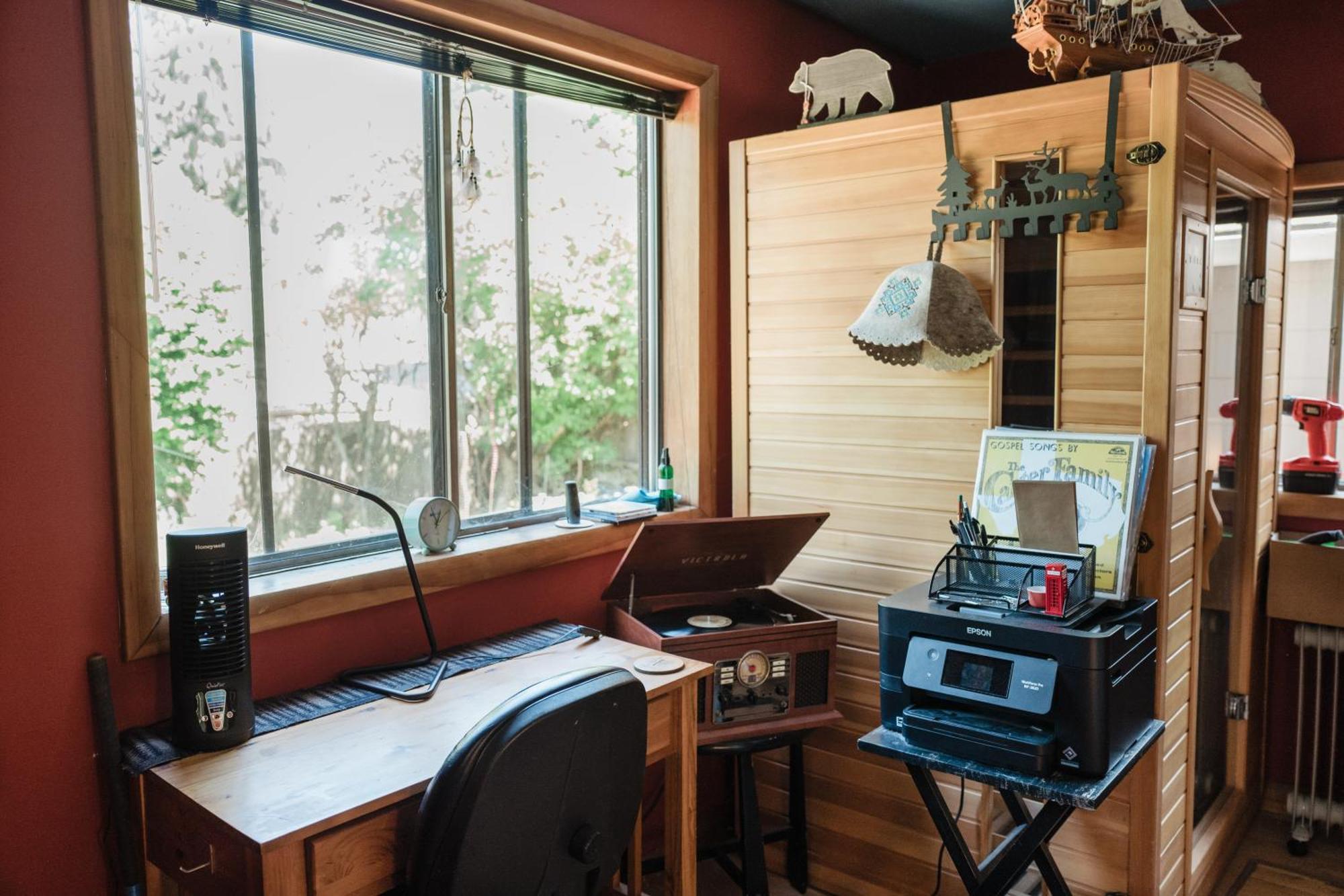 Southeast Portland Comfy & Eclectic Craftsman Home エクステリア 写真